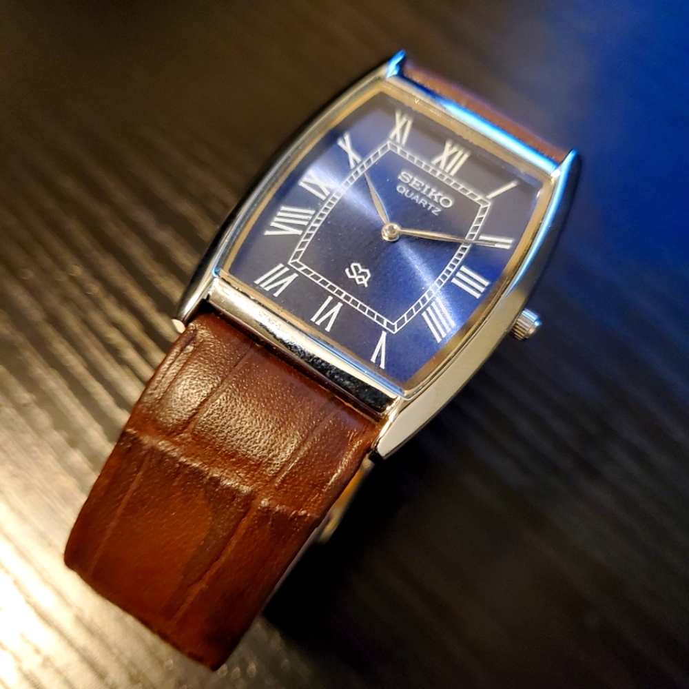 Mint Condition - Men's Slim Seiko Tank Barrel Leather Watch 31mm